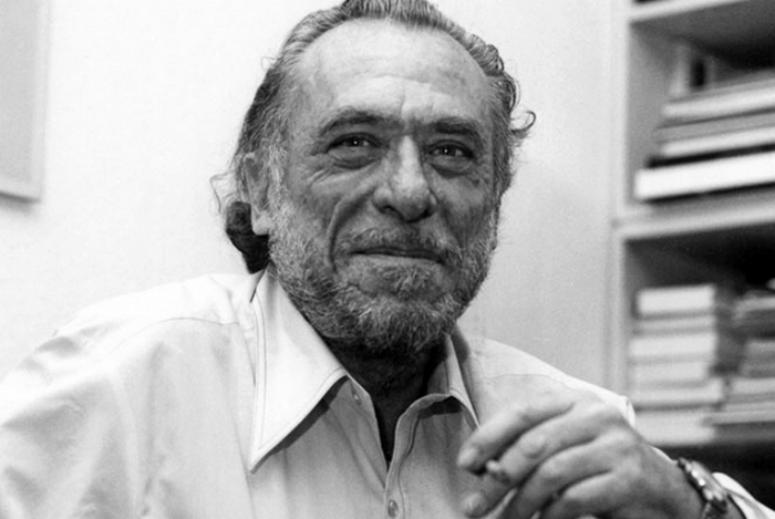 Besaste a Lilly / Por Charles Bukowski