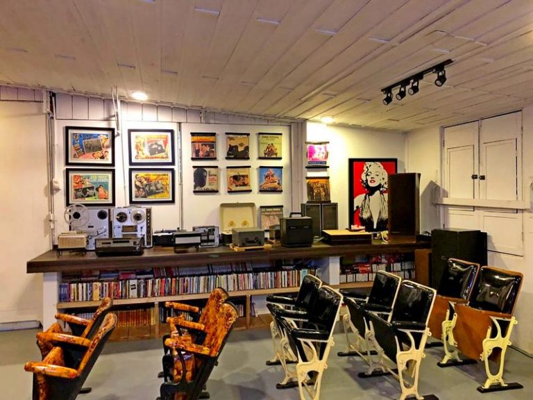 Entre el museo del disco y boleros del dial 102.1 fm estéreo / Por Luis